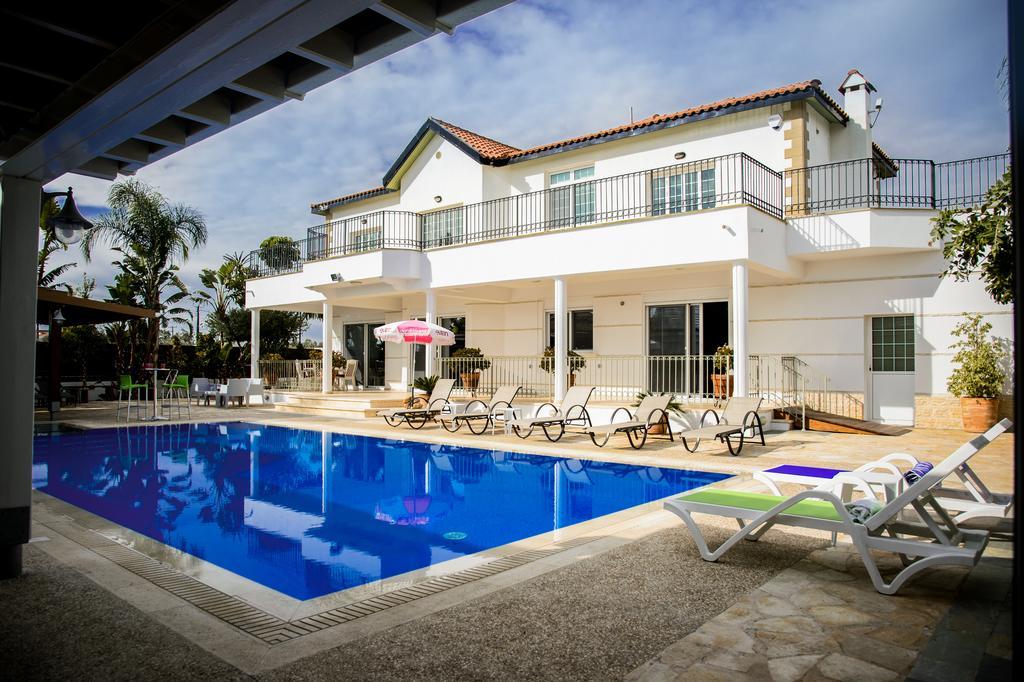 Papas Family Villa Paralímni Rom bilde